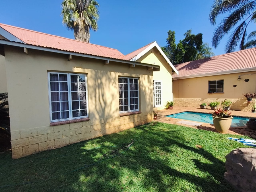 4 Bedroom Property for Sale in Geelhoutpark North West